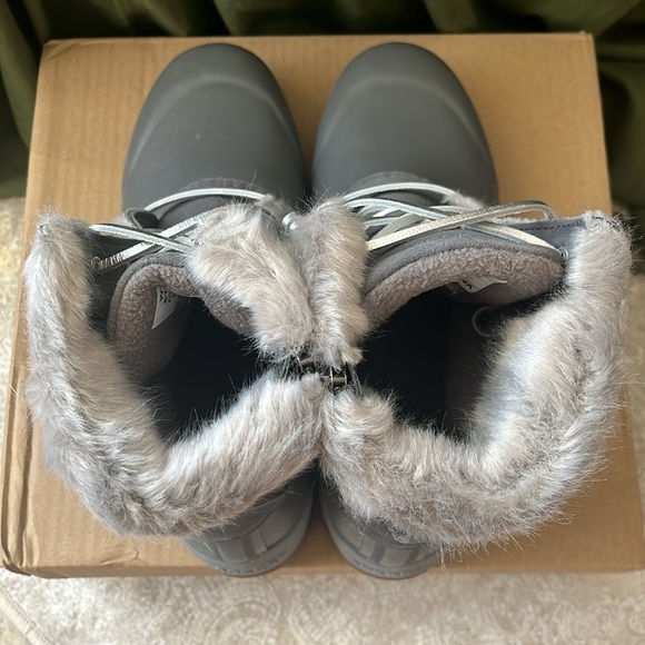 Brand New Sperry Maritime Repel Grey Slip On Rain Duck Boots Faux Fur Suede - Picture 13 of 16